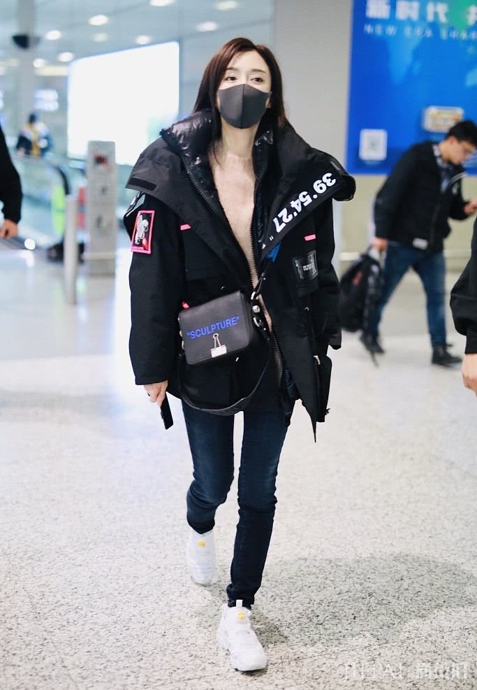 秦岚穿大廓形羽绒服酷又美,冬季保暖穿搭可以学她的搭配哦